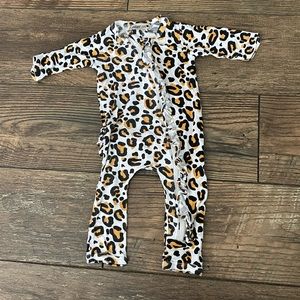 Spearmint Love cheetah onesie 0-3 months